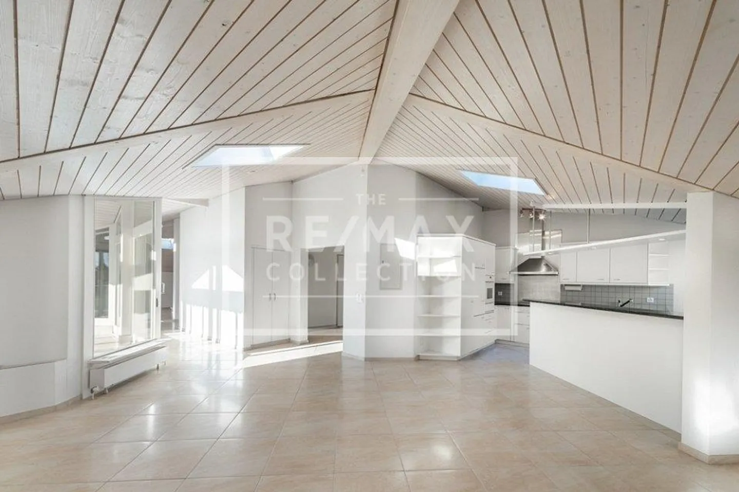 Una casa sopra i tetti di Küssnacht – Vivere come in una casa unifamiliare - Foto 2 di 13