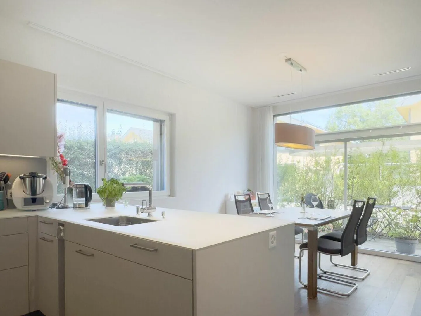 Casa unifamiliare a schiera di 6,5 stanze con manutenzione facile... - Foto 6 di 30