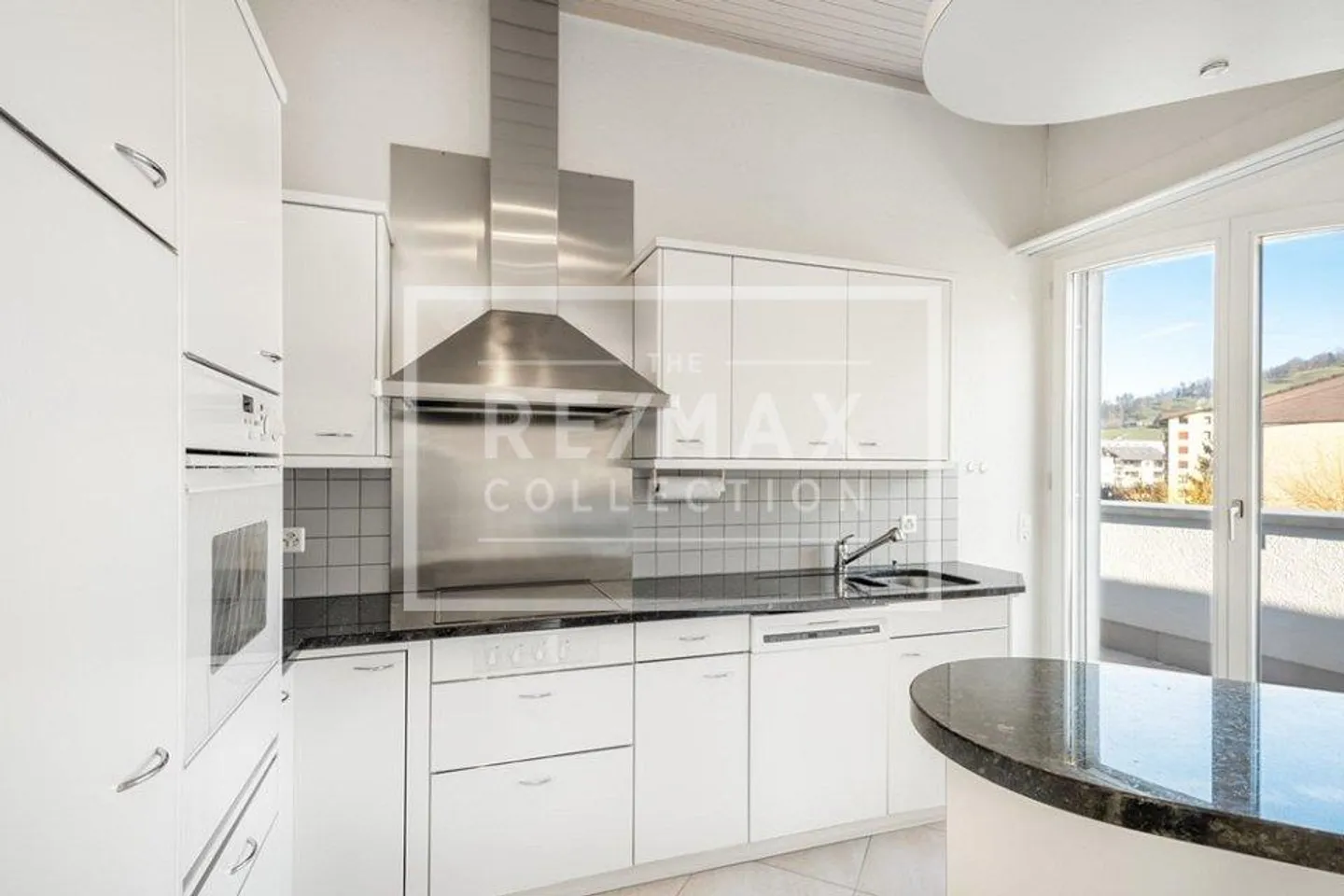 Una casa sopra i tetti di Küssnacht – Vivere come in una casa unifamiliare - Foto 5 di 13