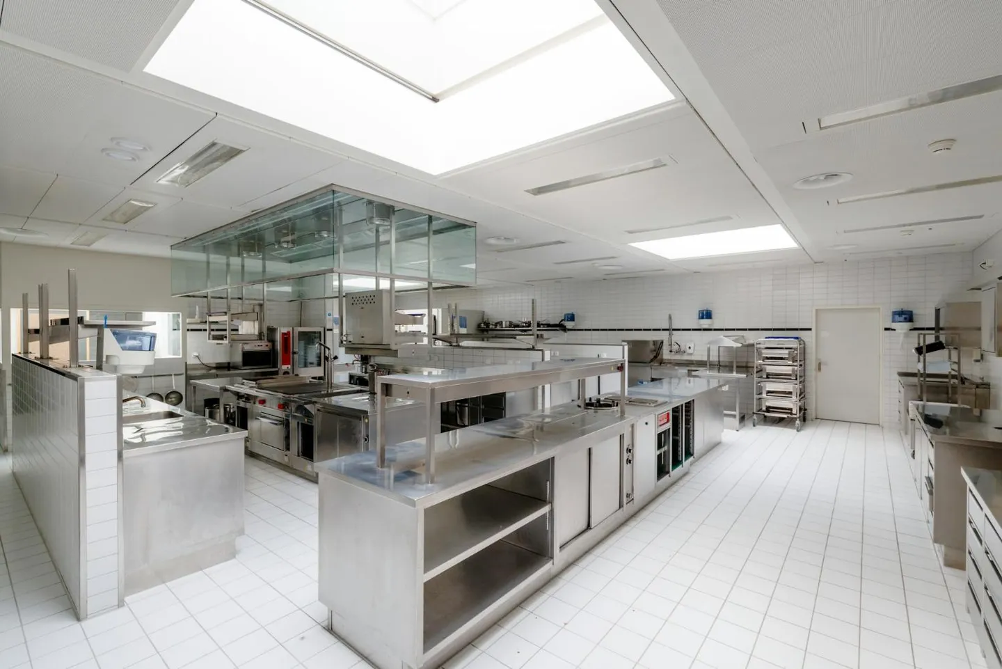 Area gastro completamente attrezzata nel campus Horgen Labs 156m² - Foto 1 di 13
