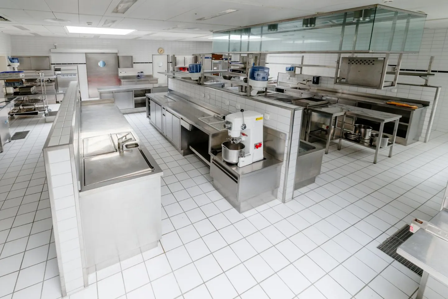 Area gastro completamente attrezzata nel campus Horgen Labs 156m² - Foto 4 di 13