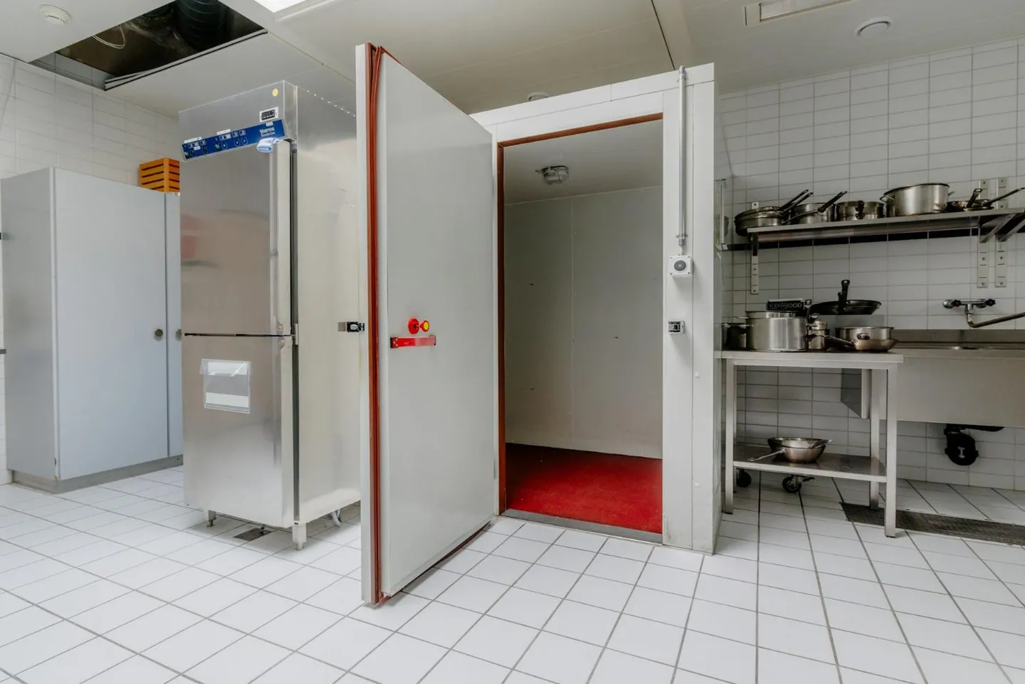 Area gastro completamente attrezzata nel campus Horgen Labs 156m² - Foto 5 di 13