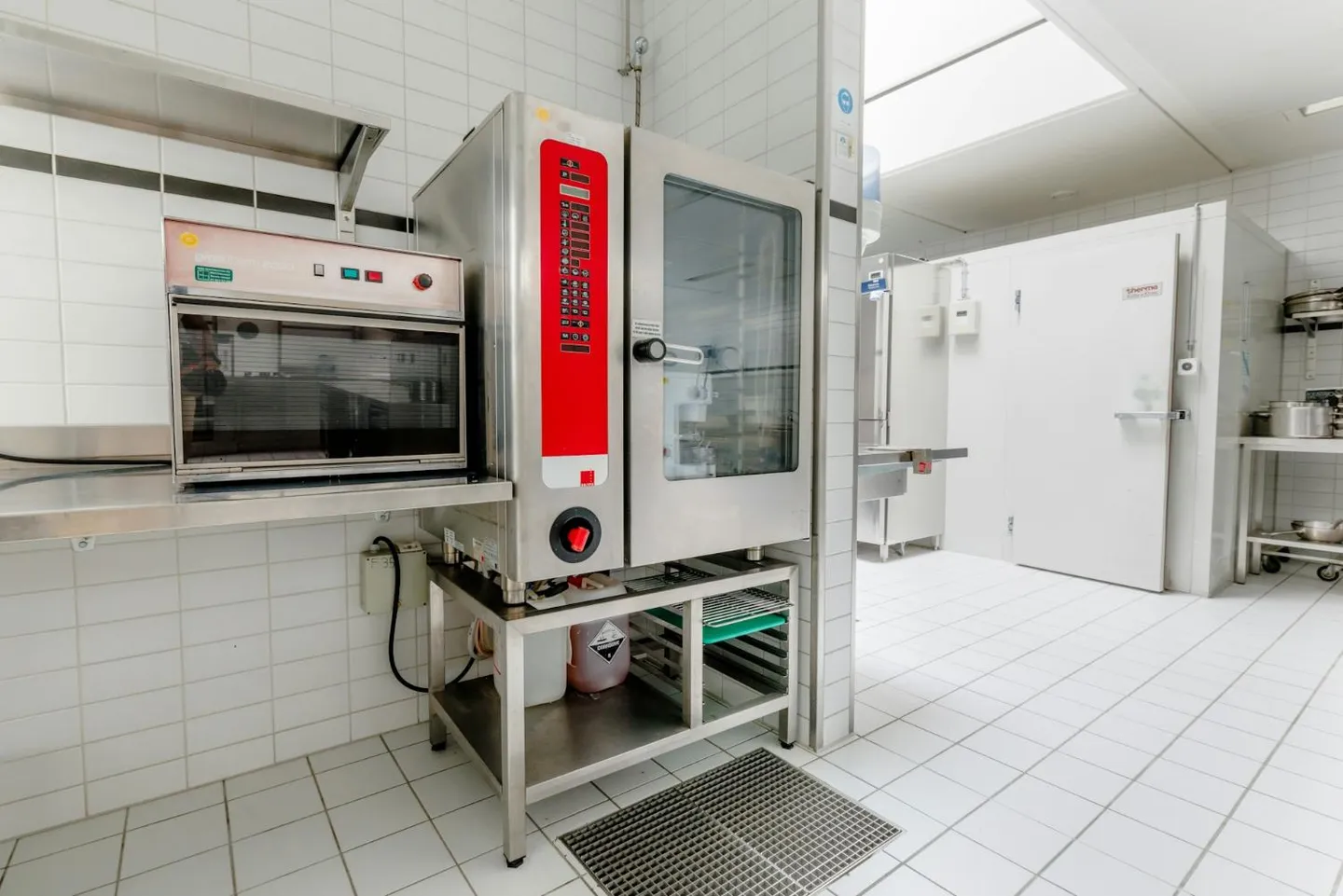 Area gastro completamente attrezzata nel campus Horgen Labs 156m² - Foto 6 di 13