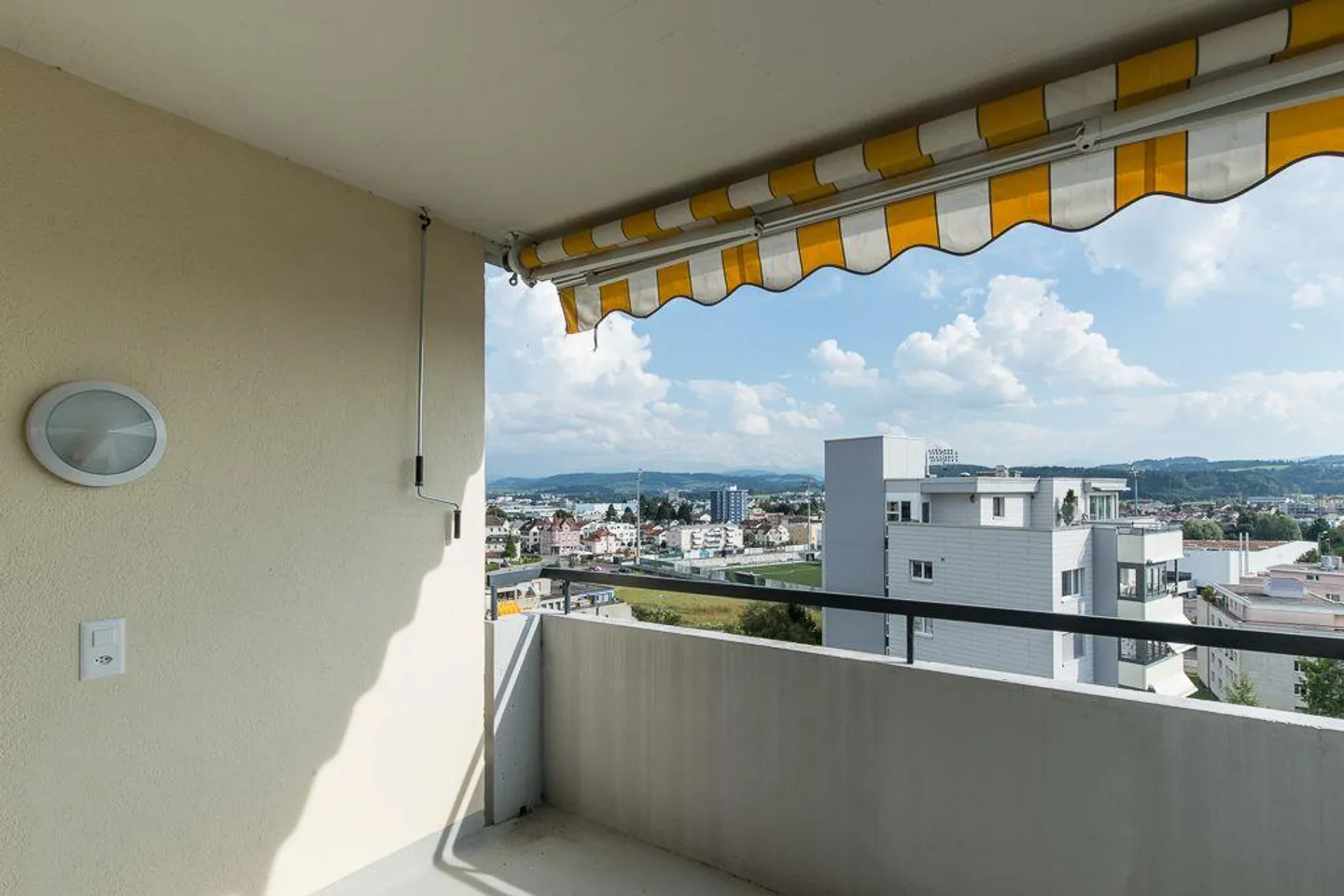 Ampio appartamento di 4½ stanze con vista spettacolare - Foto 7 di 8