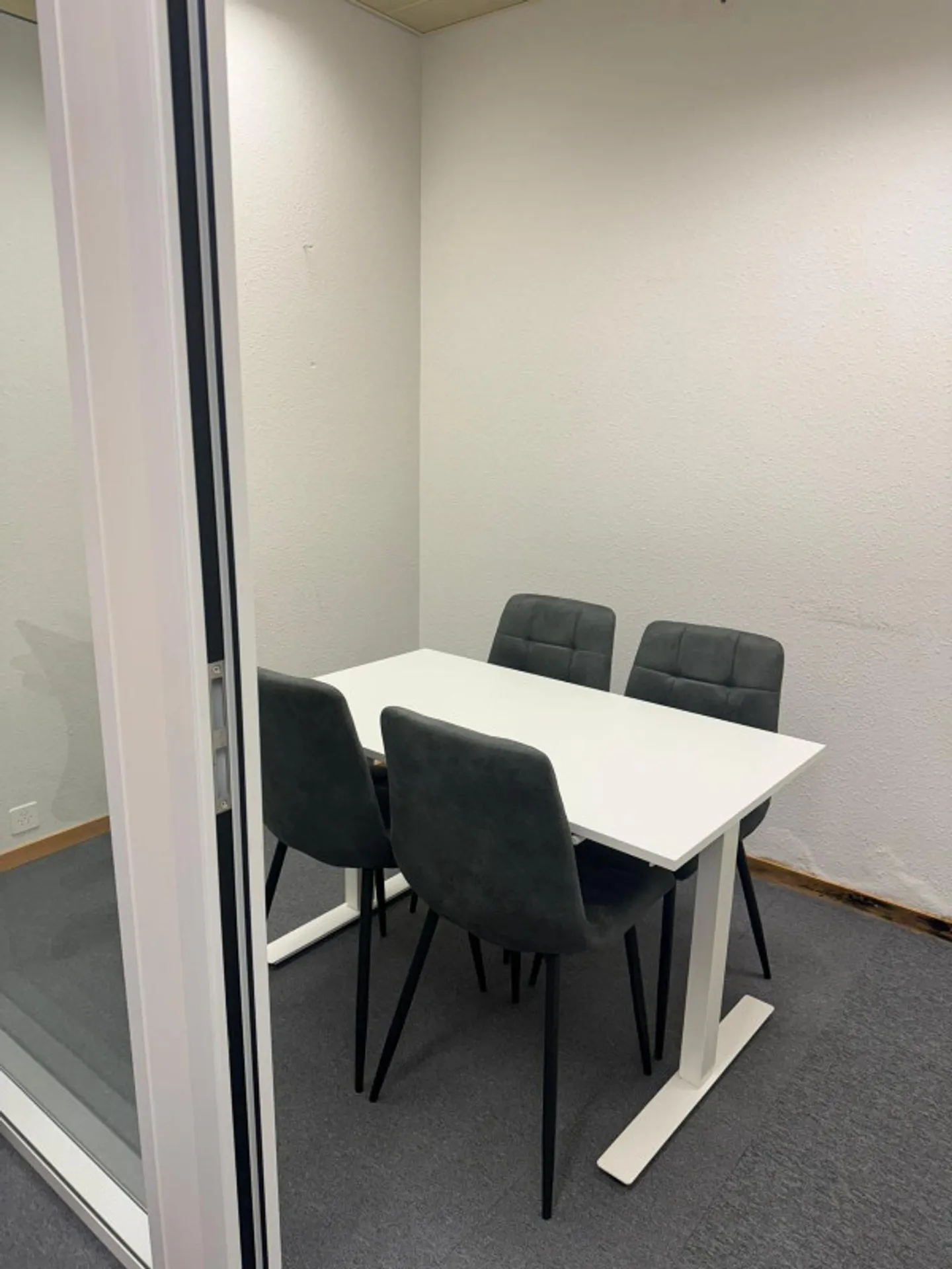 Modernes Büro nahe Flughafen - Foto 4 von 5