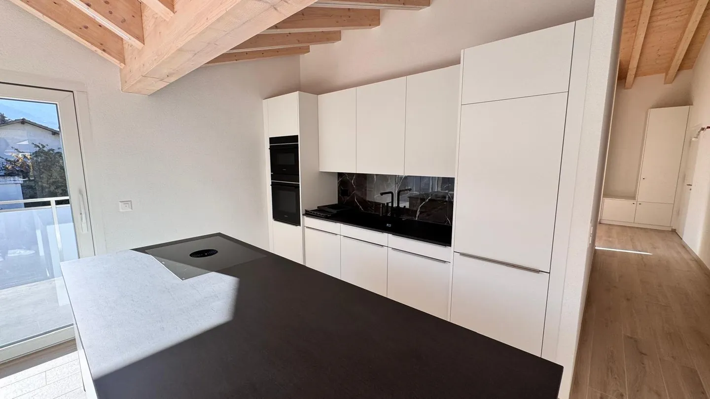 Charmant Attique avec Bureau - Photo 2 sur 11