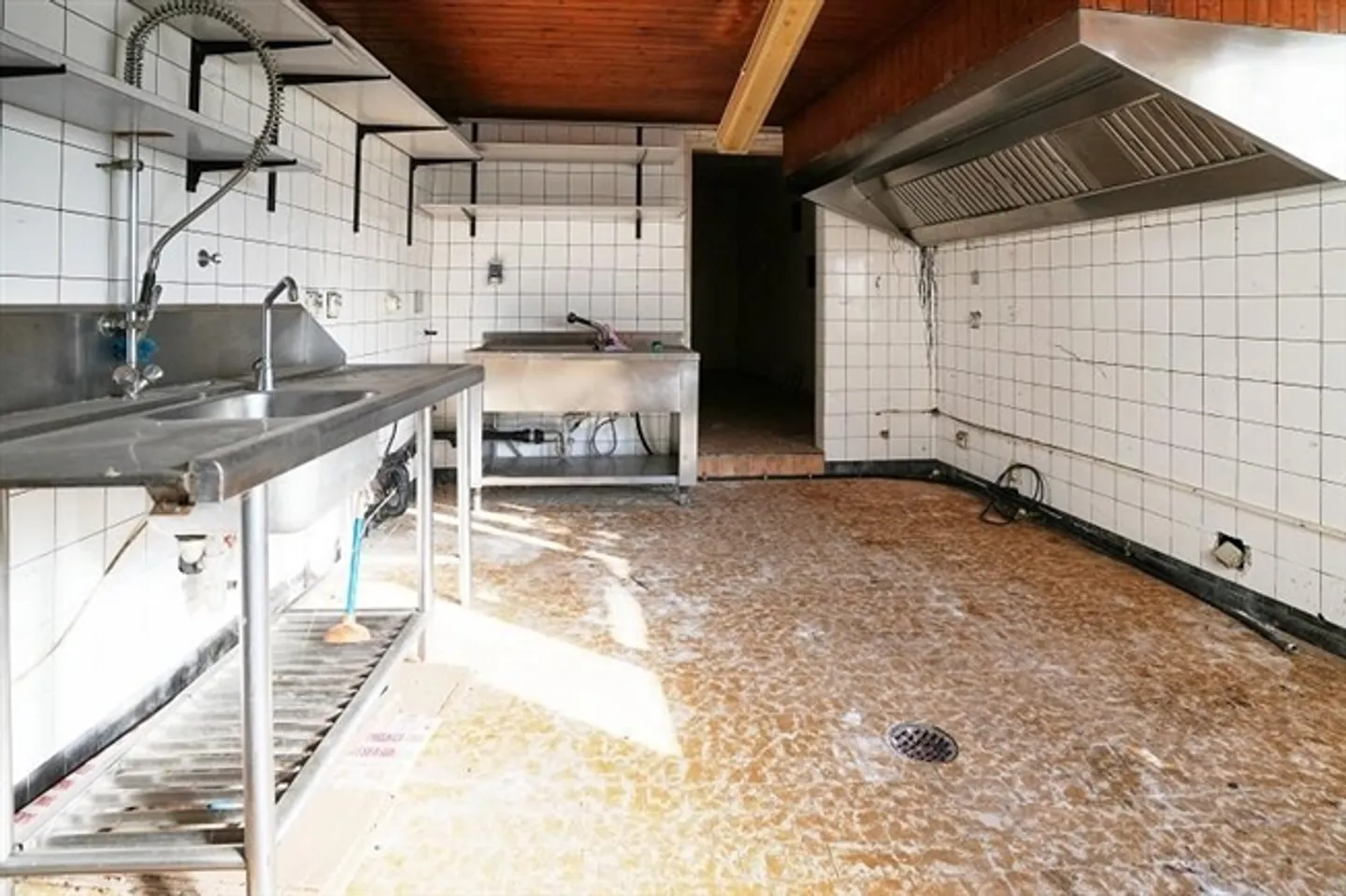 Charmantes Grotto mit Ausbaupotential - Foto 6 von 20