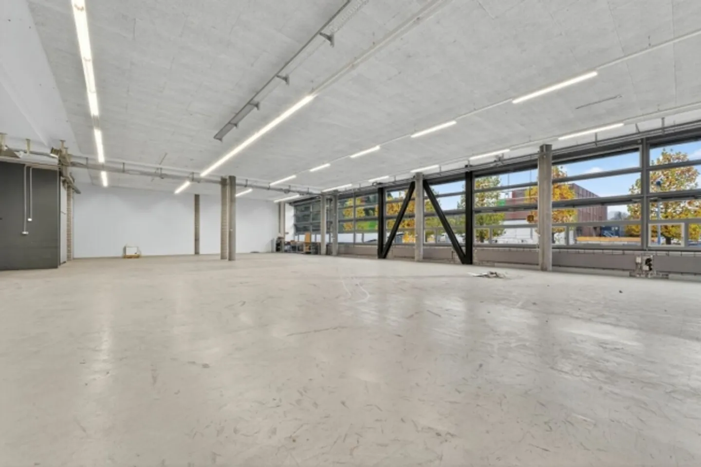 Geräumige Gewerbefläche - Foto 1 von 8