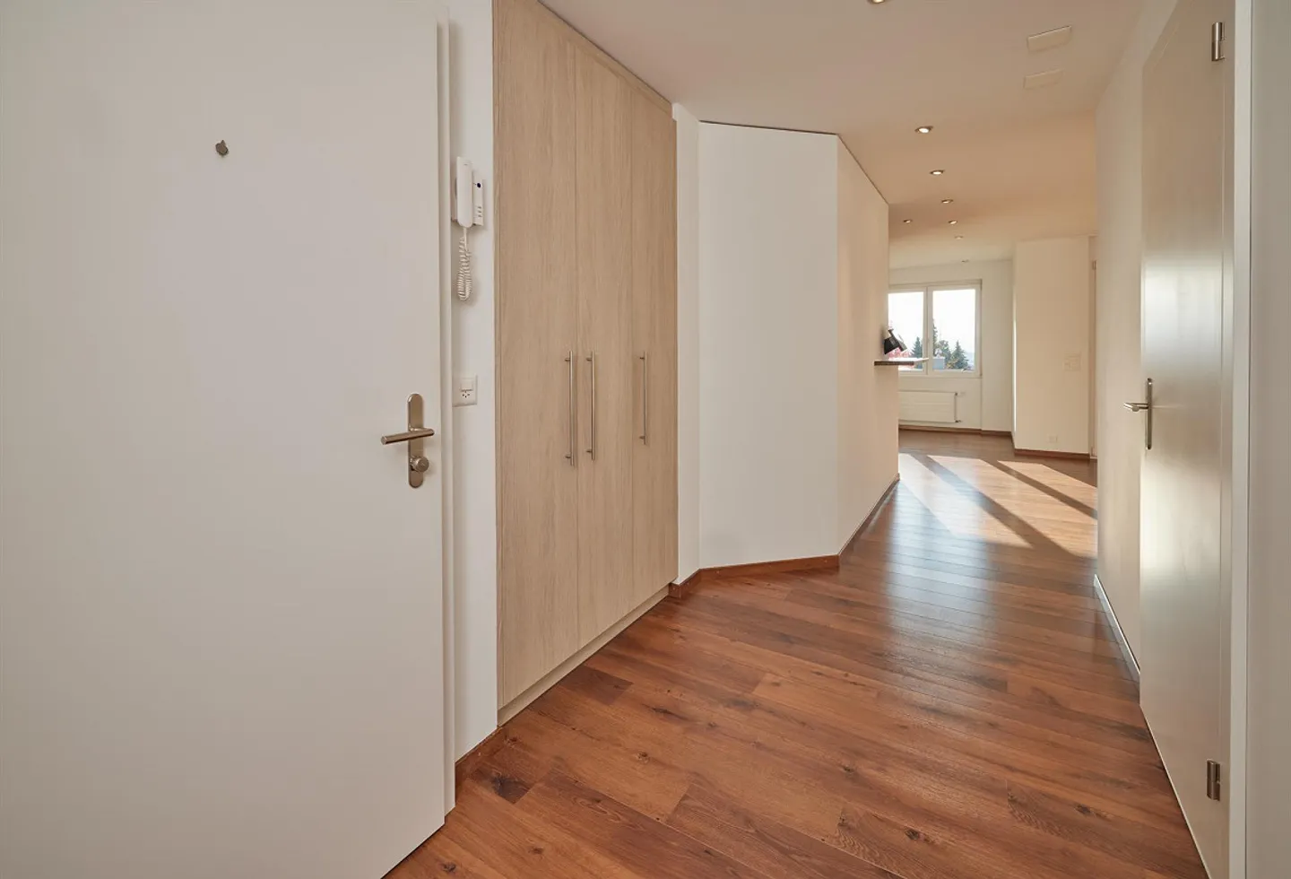 Sonnige 4½-Zimmerwohnung mit Aussicht - Foto 12 von 17