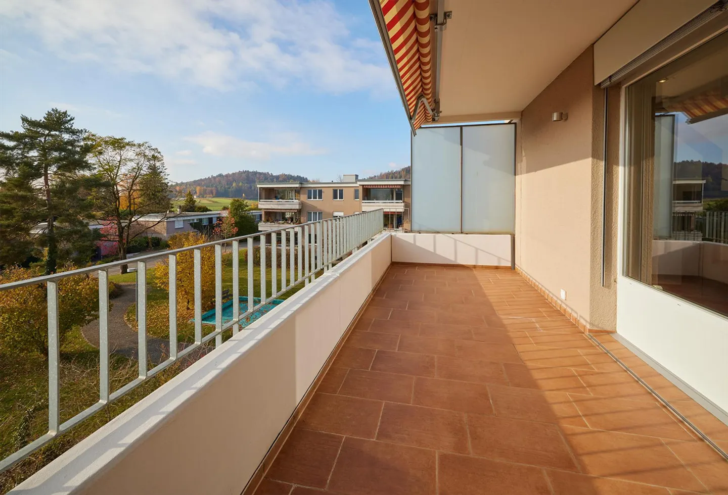 Sonnige 4½-Zimmerwohnung mit Aussicht - Foto 16 von 17