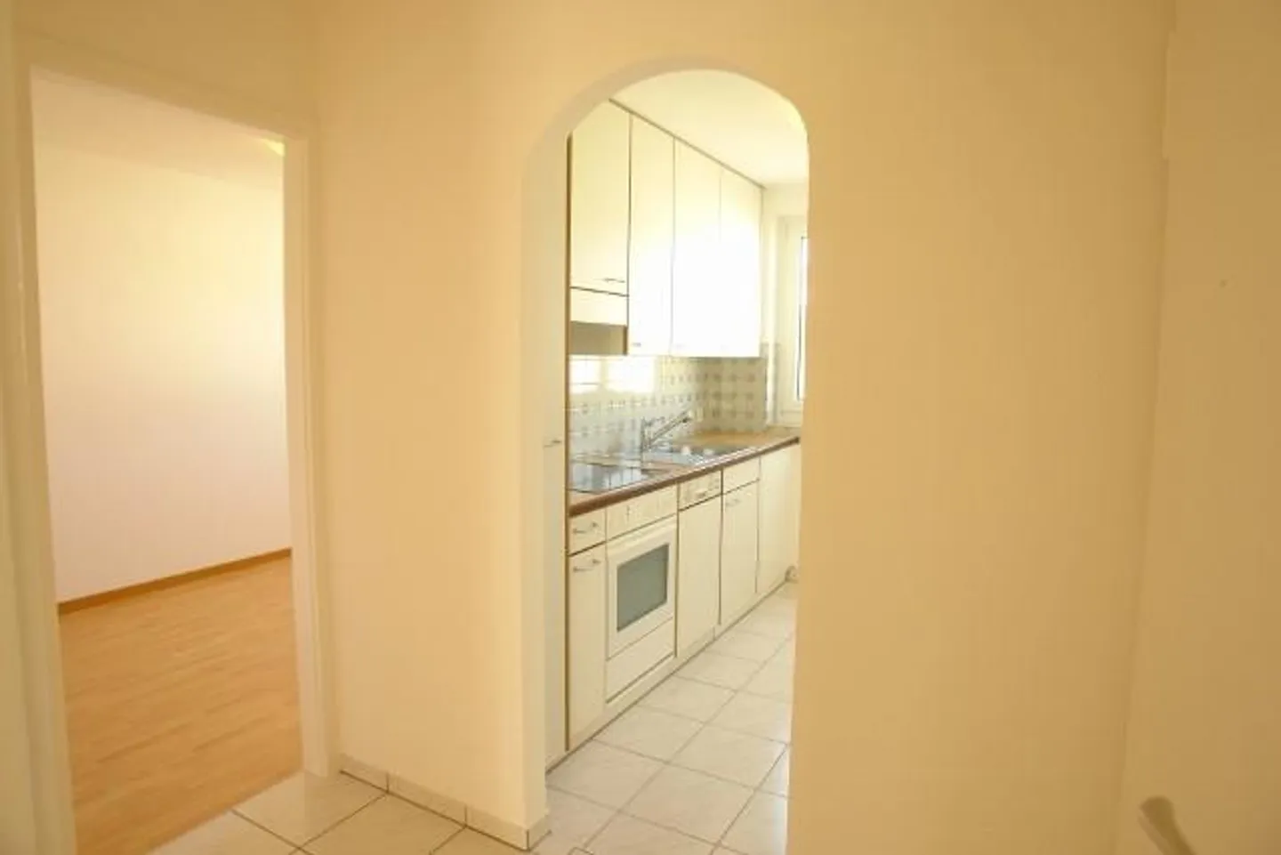 Beautiful, quiet, comfortable apartment, 1st month free - Photo 3 of 7