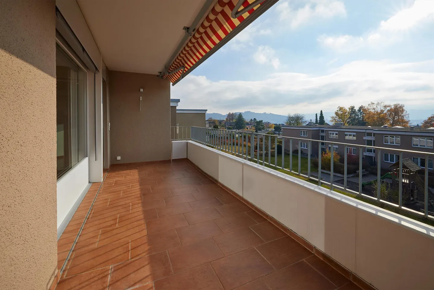 Sonnige 4½-Zimmerwohnung mit Aussicht - Foto 15 von 17