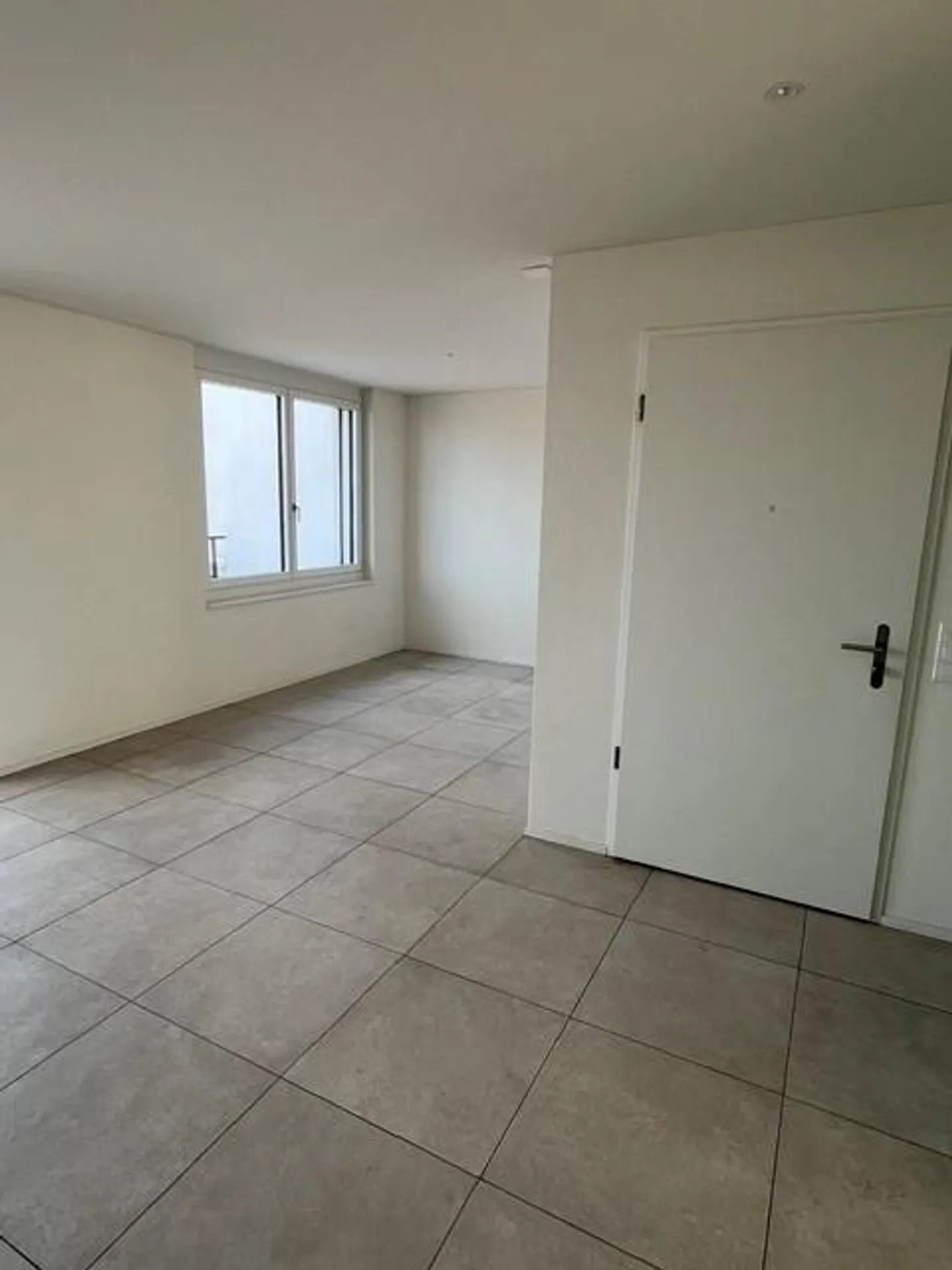 Appartement moderne et spacieux à louer au centre de Dübendorf. - Photo 3 sur 7