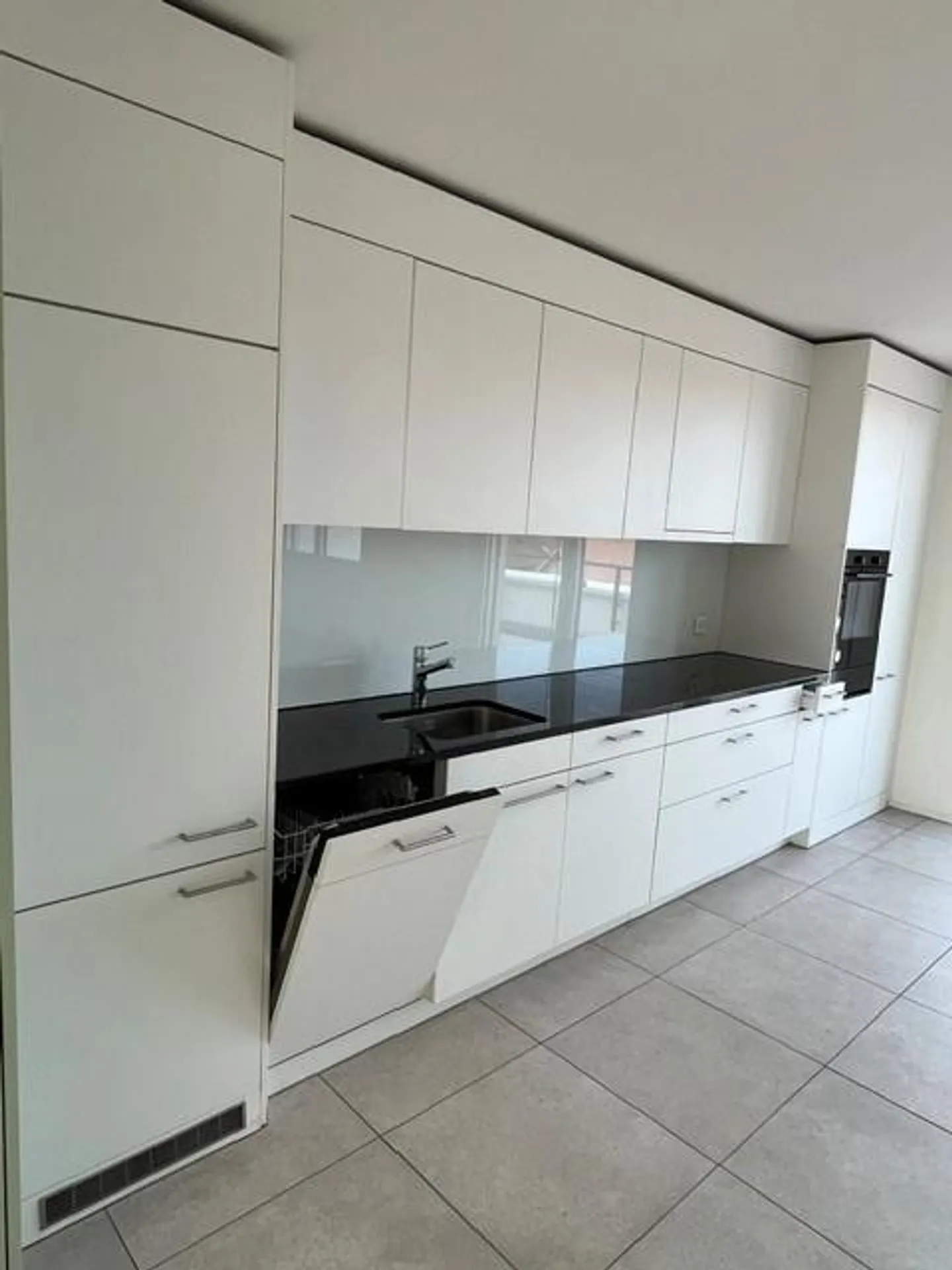 Appartement moderne et spacieux à louer au centre de Dübendorf. - Photo 4 sur 7