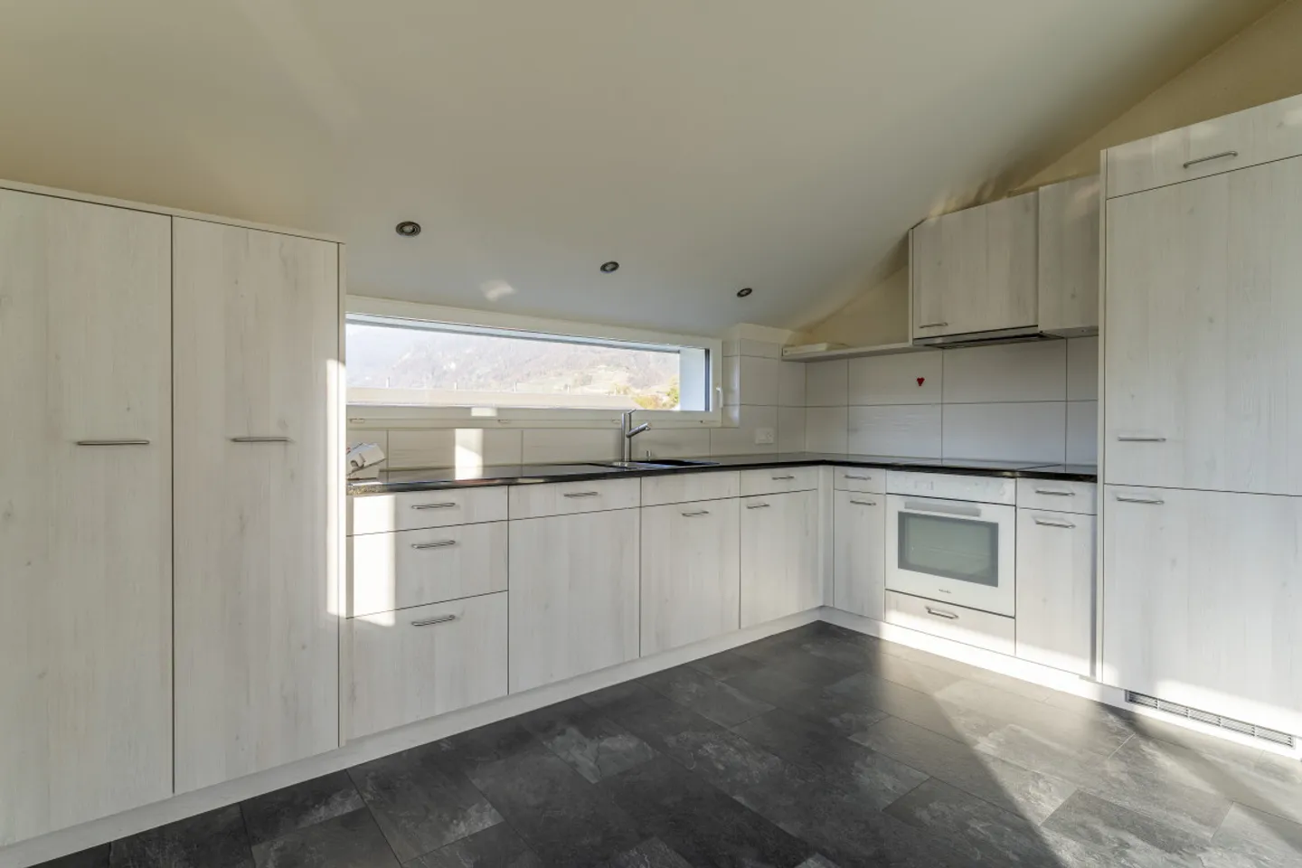 Appartement de rêve au cœur de Villeneuve, calme et central! - Photo 6 sur 7