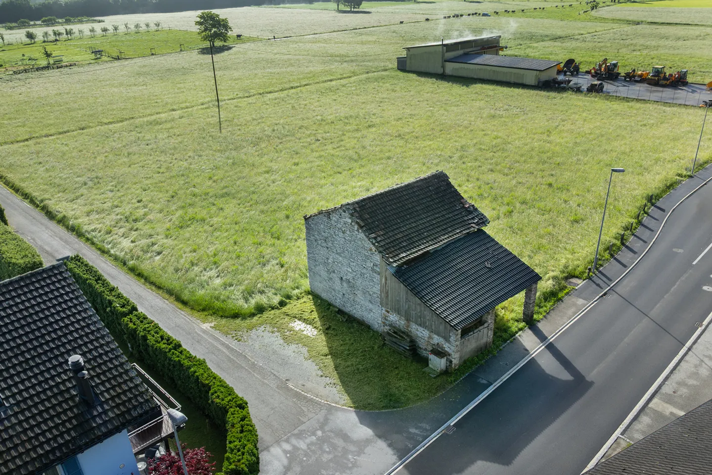 Stall zur Renovierung mit Möglichkeit zum Kauf eines großen Landwirtschaftlichen Grundstücks - Foto 1 von 6
