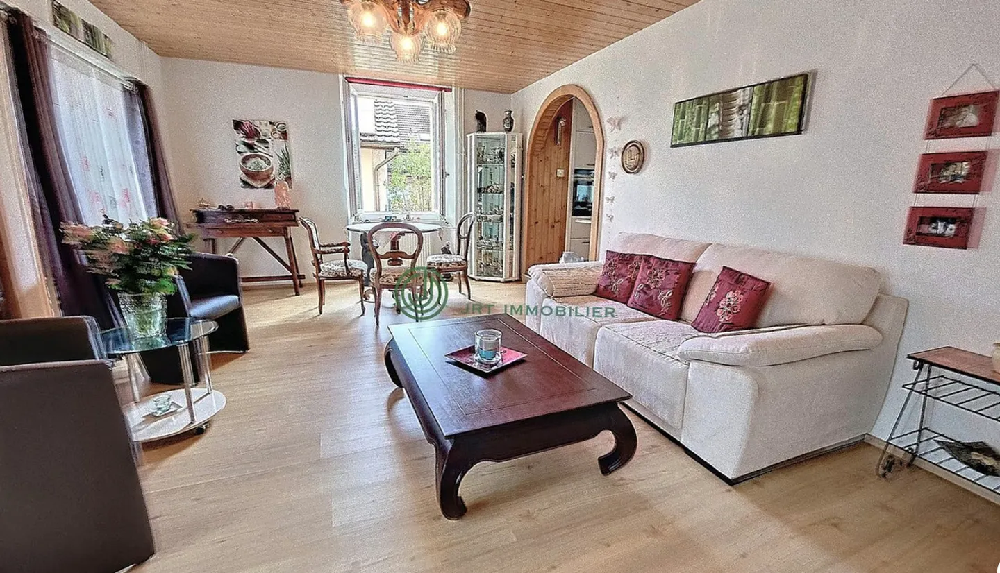Val-de-Travers (NE) – Large 10.5 room house, modular as desired - Photo 2 of 14