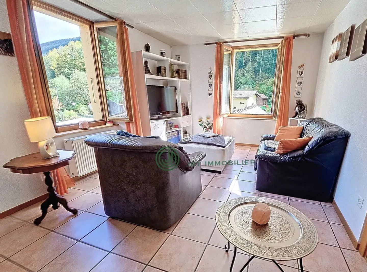Val-de-Travers (NE) – Large 10.5 room house, modular as desired - Photo 3 of 14