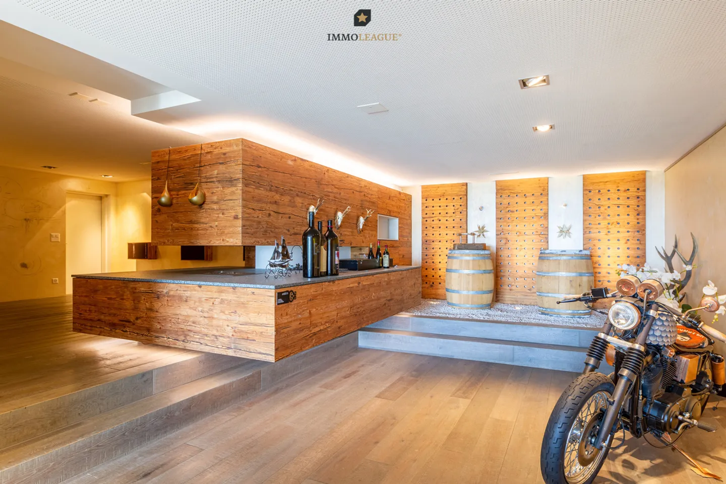 Modern design with spectacular panorama. - Photo 3 of 7