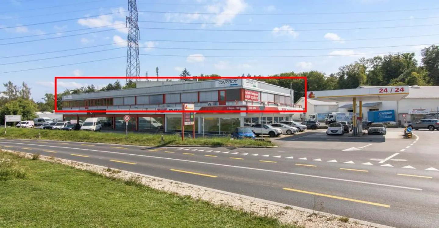 Surface 1000m2 - Fitness/showroom/workshop - up to 45 parking spaces - Photo 3 of 4