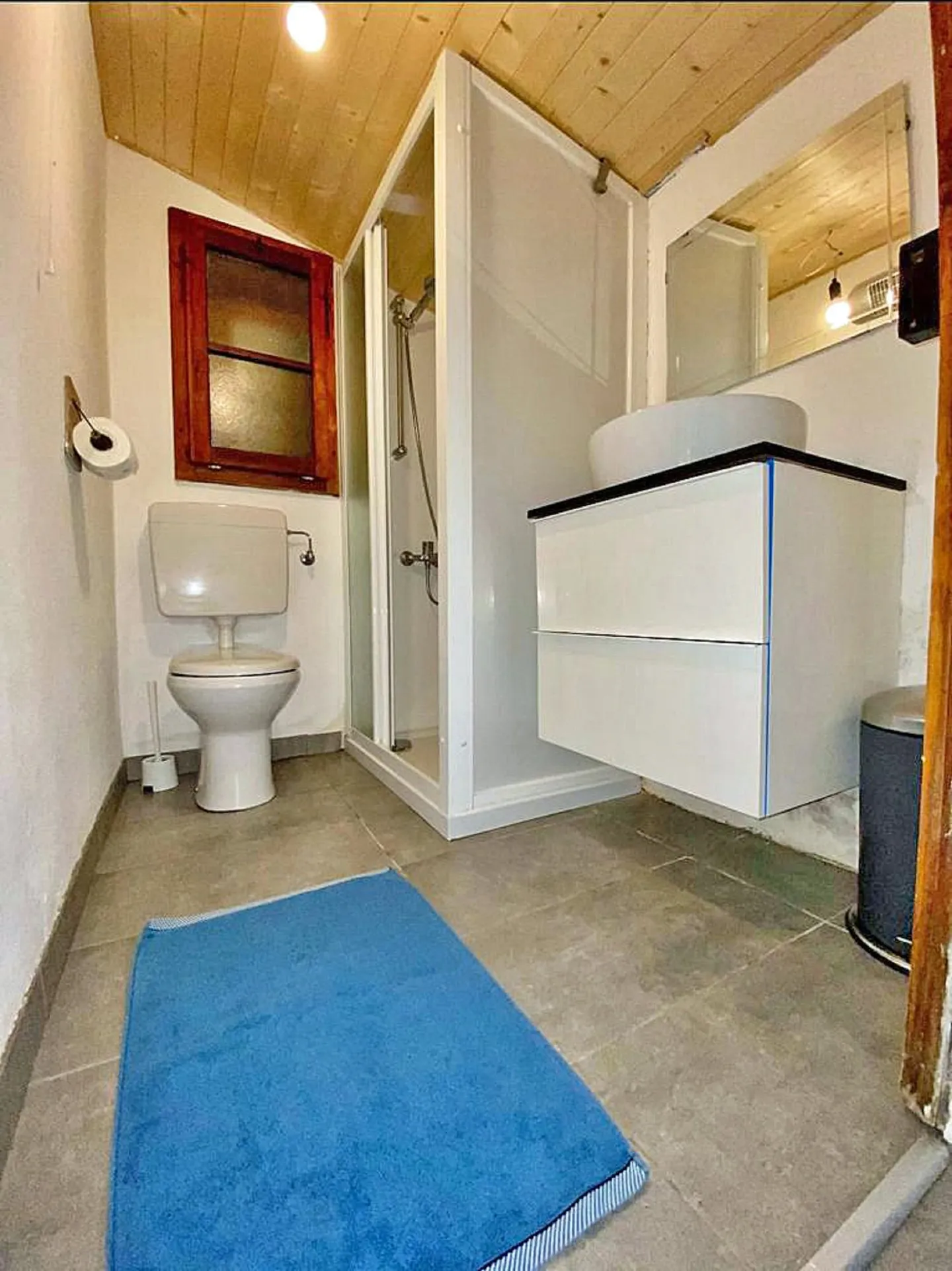 Charming House with Garden - Photo 7 of 9