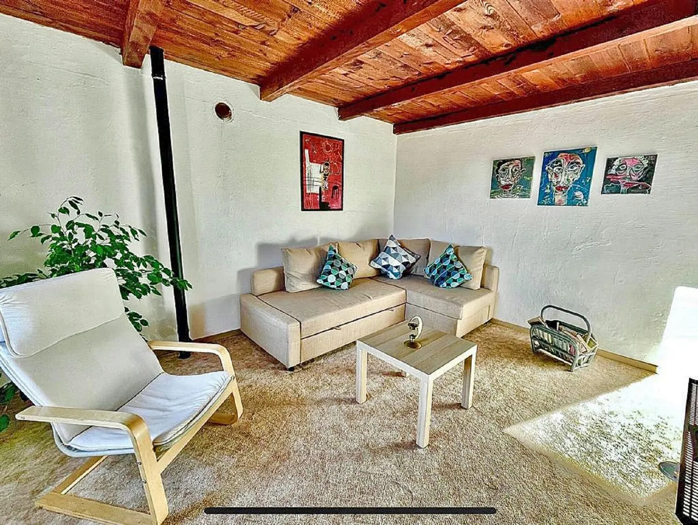 Charming House with Garden - Photo 3 of 9