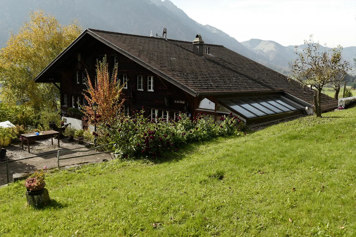 Ferme rénovée de premier plan avec appartement et dépendances - Photo 2 sur 30