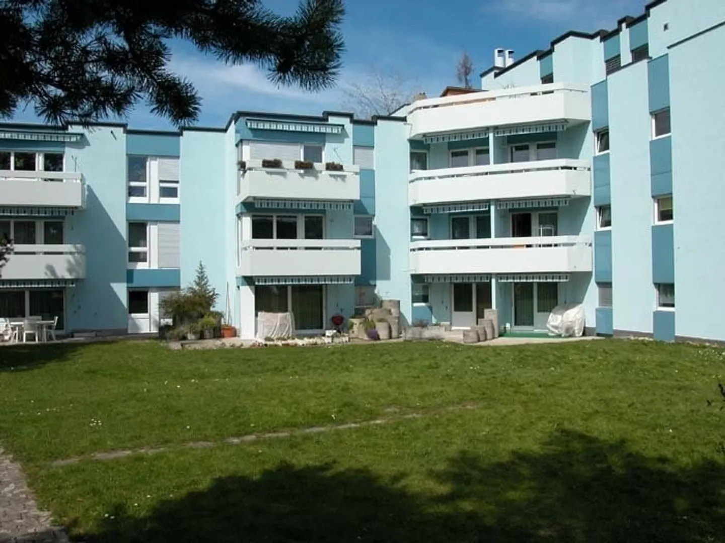 Ampio appartamento di 2 stanze in una posizione tranquilla - Foto 1 di 5