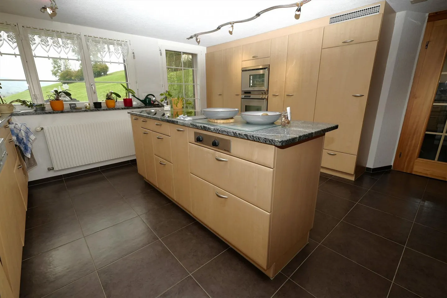 Ferme rénovée de premier plan avec appartement et dépendances - Photo 12 sur 30