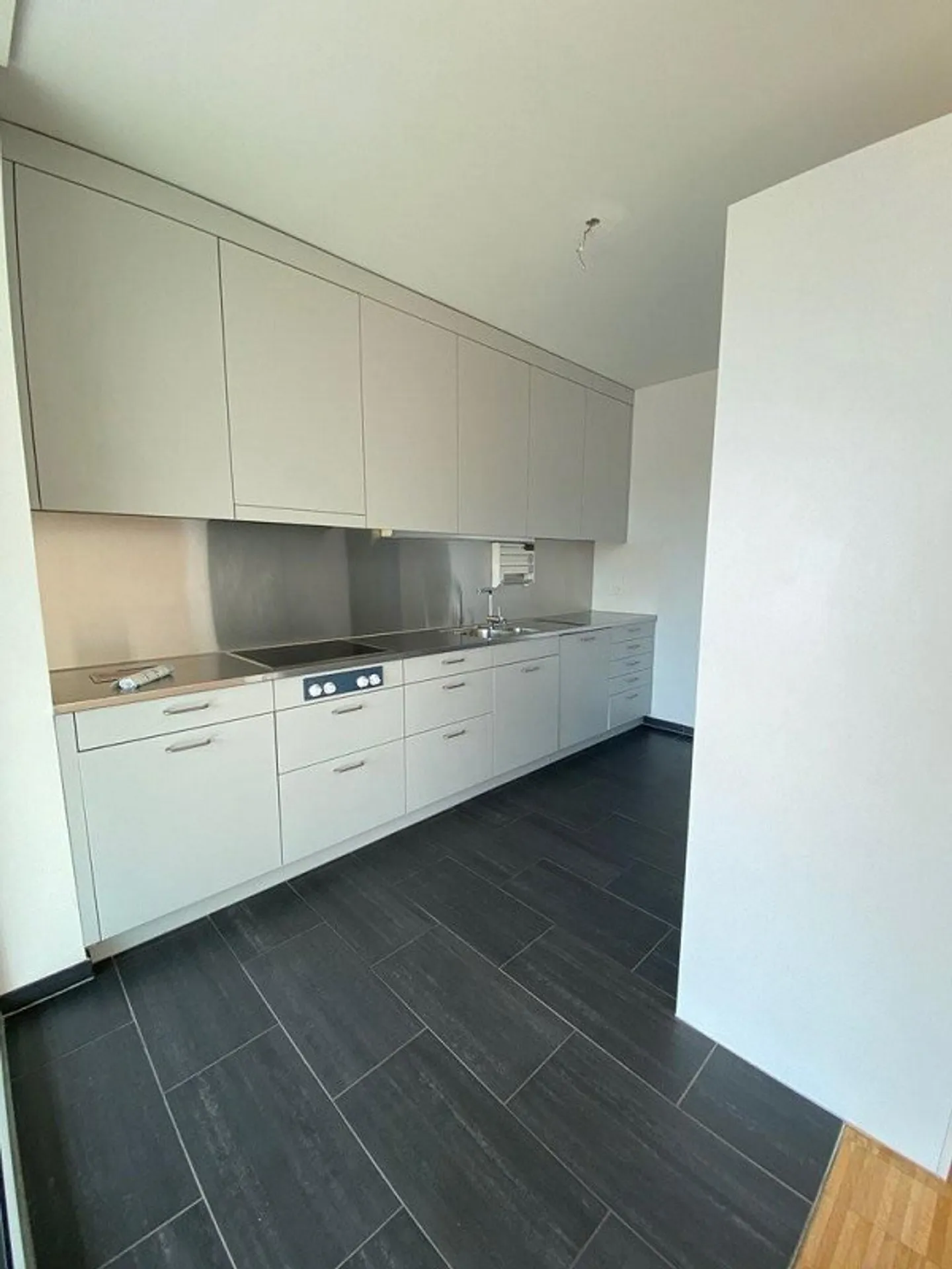 Bright and modern apartment in a prime location! - Photo 2 of 8