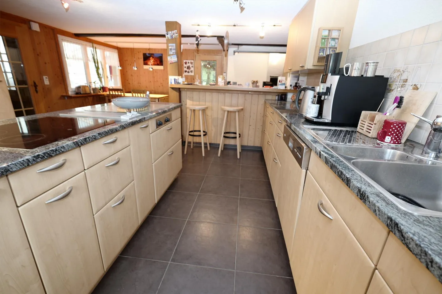 Ferme rénovée de premier plan avec appartement et dépendances - Photo 13 sur 30