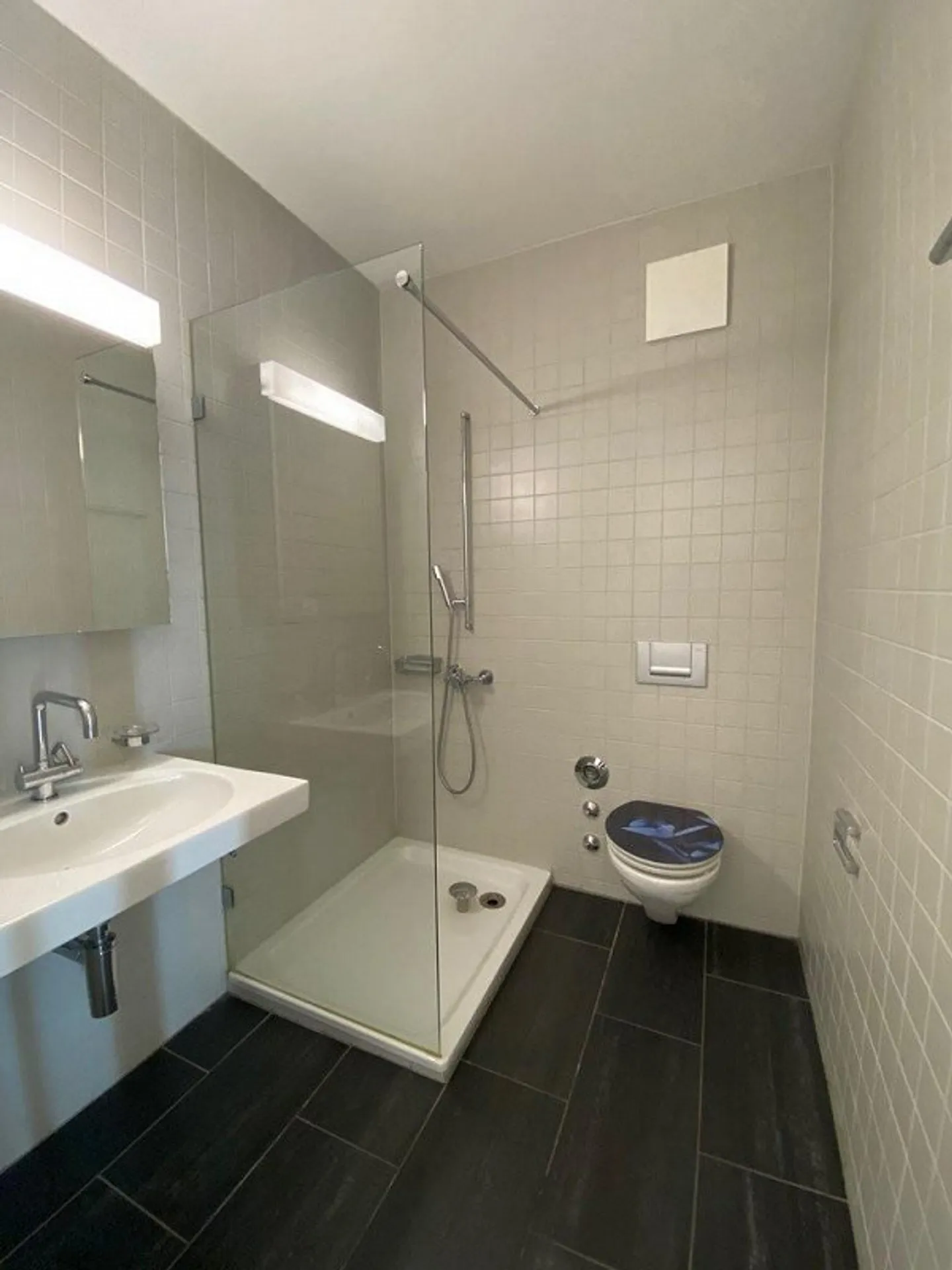 Bright and modern apartment in a prime location! - Photo 5 of 8