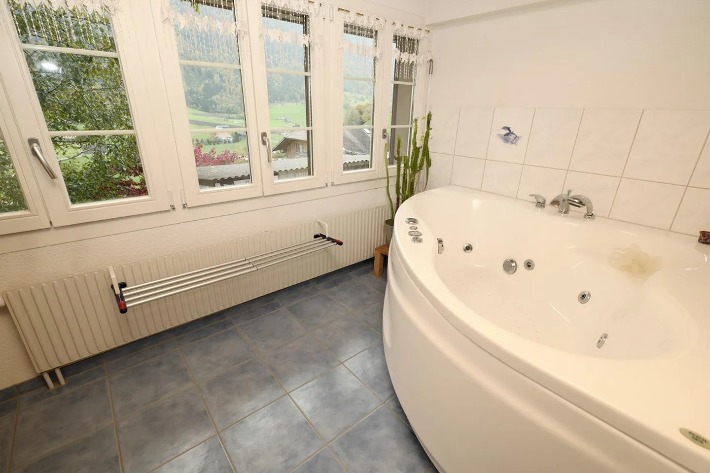 Ferme rénovée de premier plan avec appartement et dépendances - Photo 22 sur 30