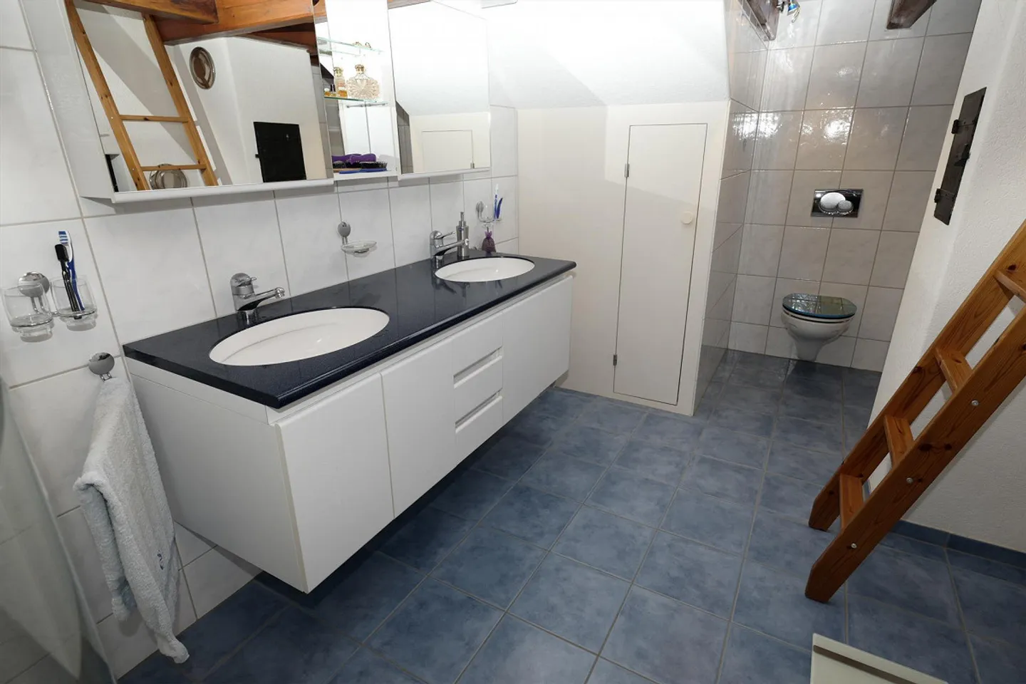 Ferme rénovée de premier plan avec appartement et dépendances - Photo 21 sur 30