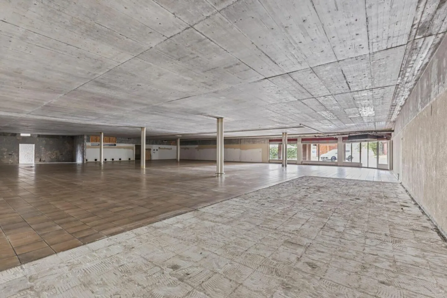 Ampio spazio commerciale o di stoccaggio nel centro di Sirnach - Foto 4 di 7