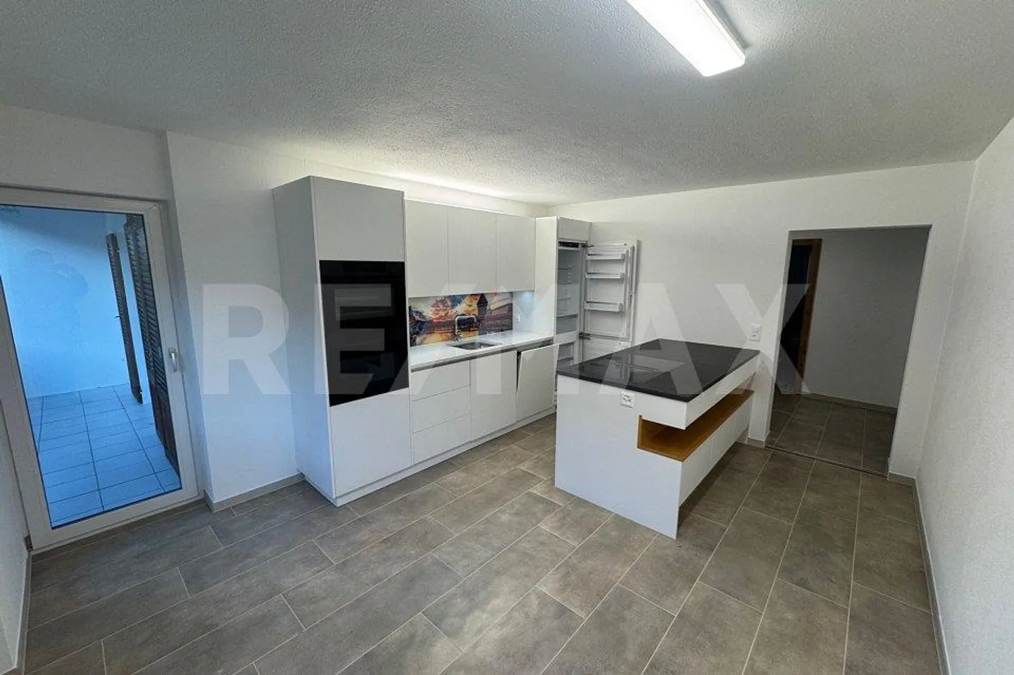 Attractive 4 ½-room apartment in Tavanasa - freshly renovated - Photo 2 of 10