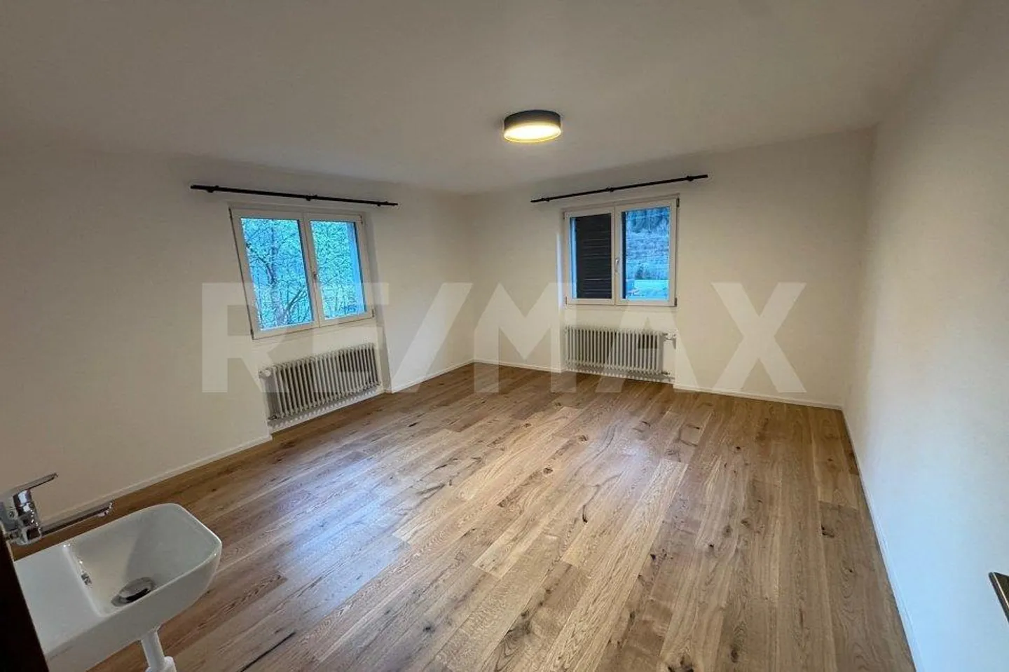 Attractive 4 ½-room apartment in Tavanasa - freshly renovated - Photo 6 of 10