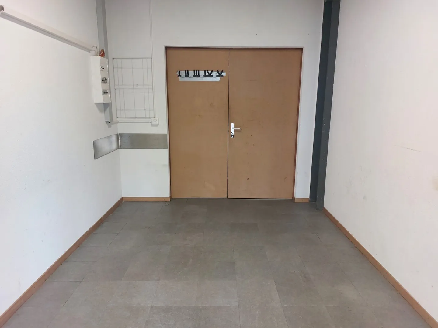 LOCATION FLEXIBLE - Bureau/Atelier/Dépôt 79m2 avec Eau + Eaux usées - Photo 4 sur 7