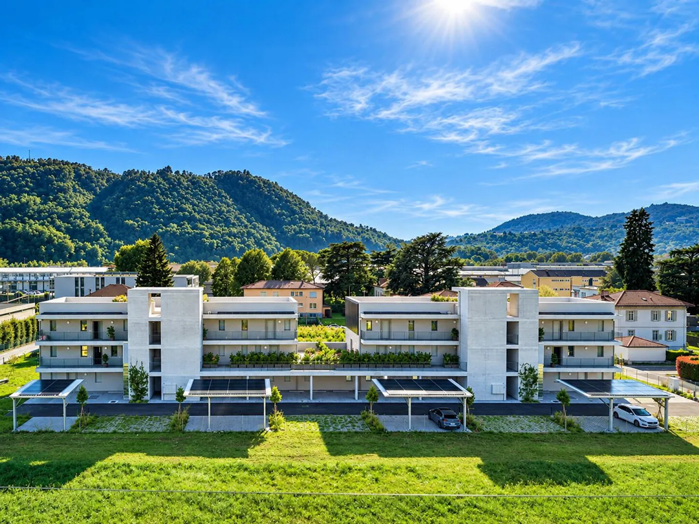 APPARTEMENT 3.5 PIÈCES AVEC SUPERBE TERRASSE À BALERNA - Photo 1 sur 9