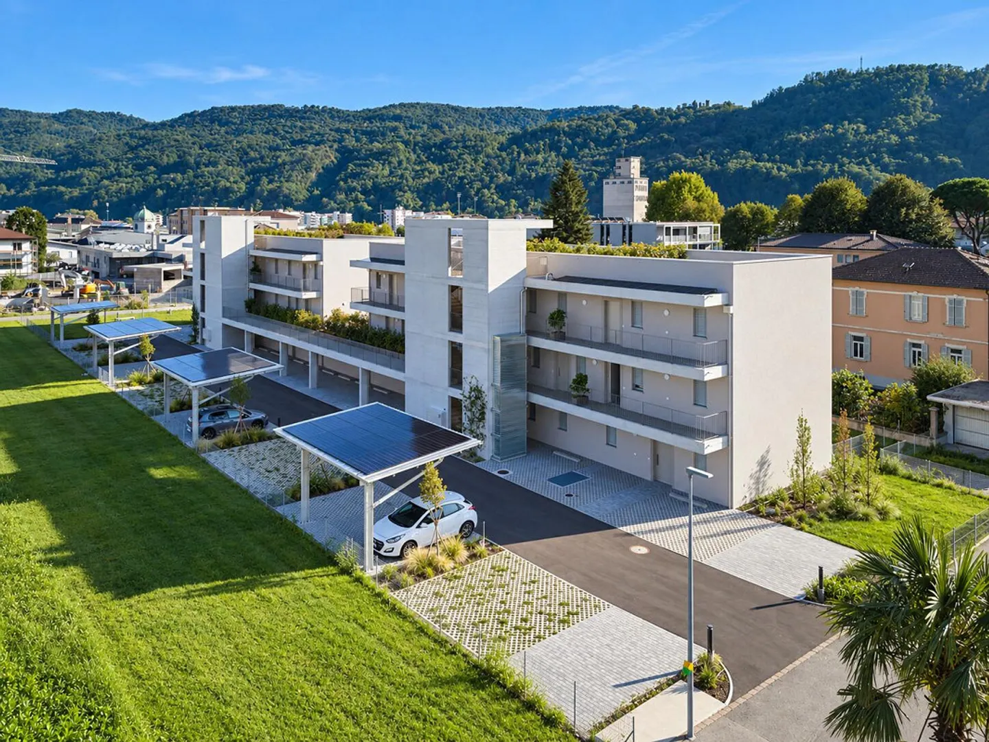 APPARTEMENT 3.5 PIÈCES AVEC SUPERBE TERRASSE À BALERNA - Photo 7 sur 9