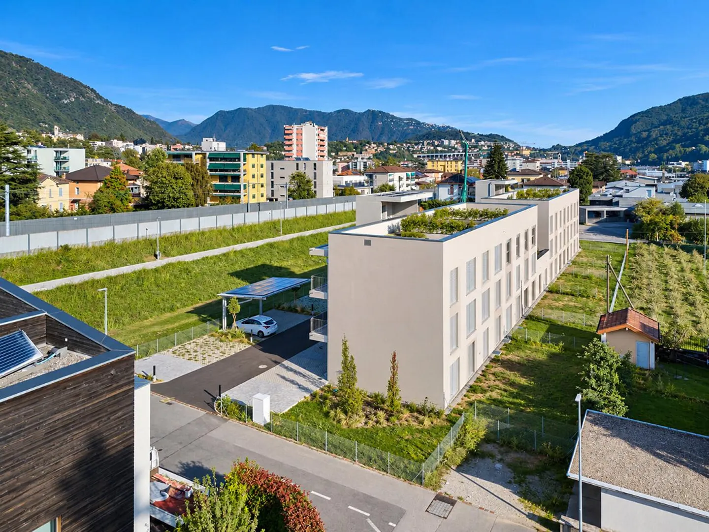 APPARTEMENT 3.5 PIÈCES AVEC SUPERBE TERRASSE À BALERNA - Photo 8 sur 9