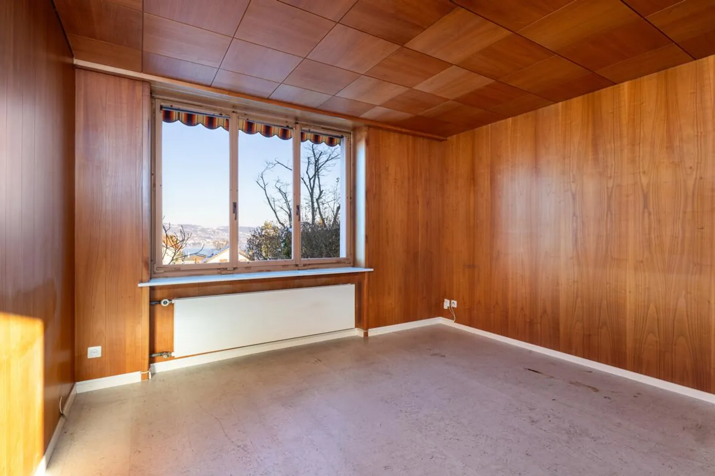 Horgen: Casa a schiera situata in una zona tranquilla con giardino e potenziale - Foto 5 di 6