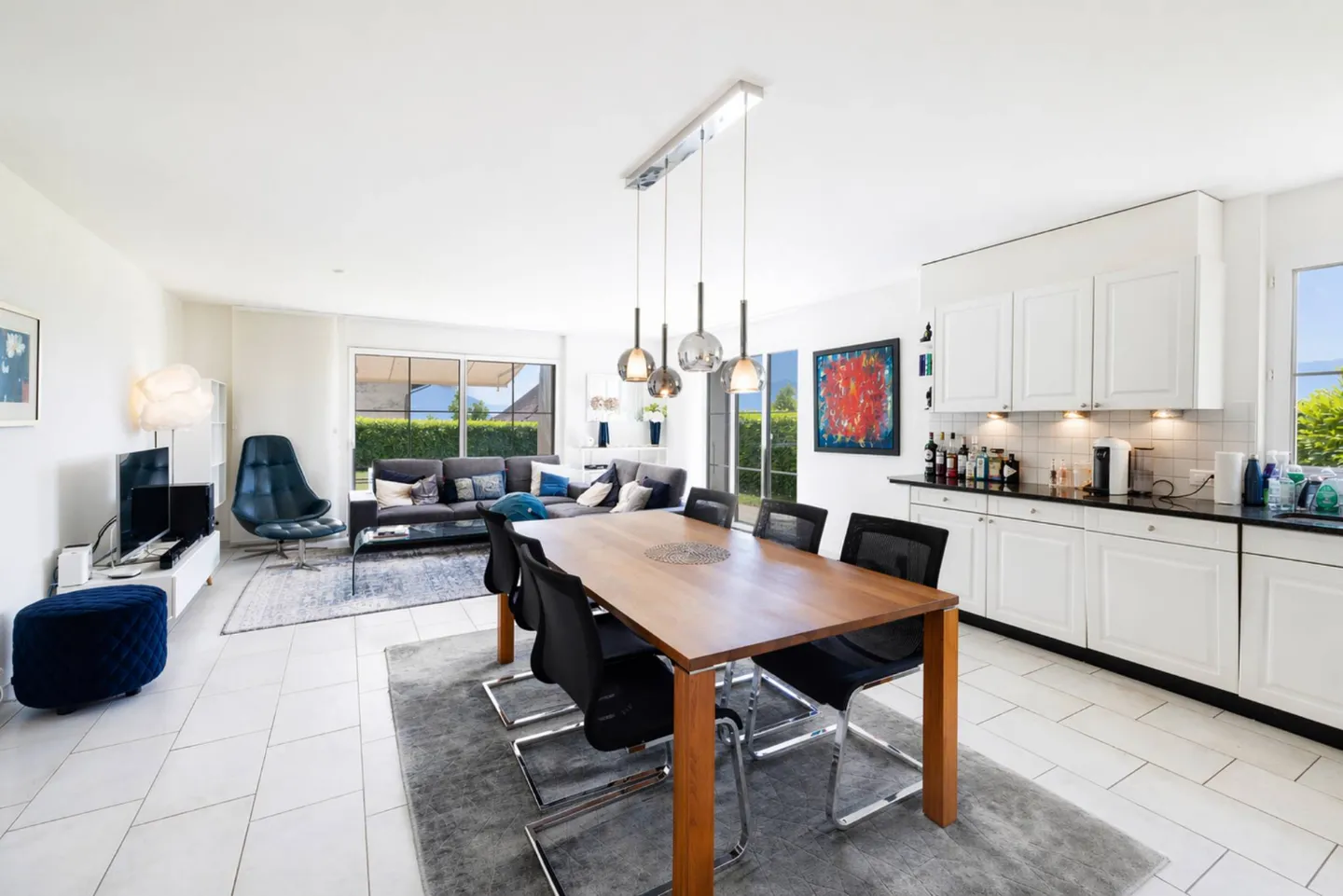 Appartement spacieux de 5,5 pièces avec terrasse et grand jardin - Photo 3 sur 12
