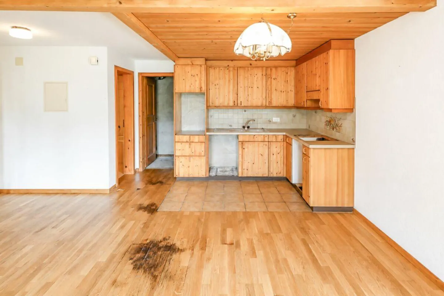 Bright 2.5 room apartment with terrace and garage - Photo 5 of 10