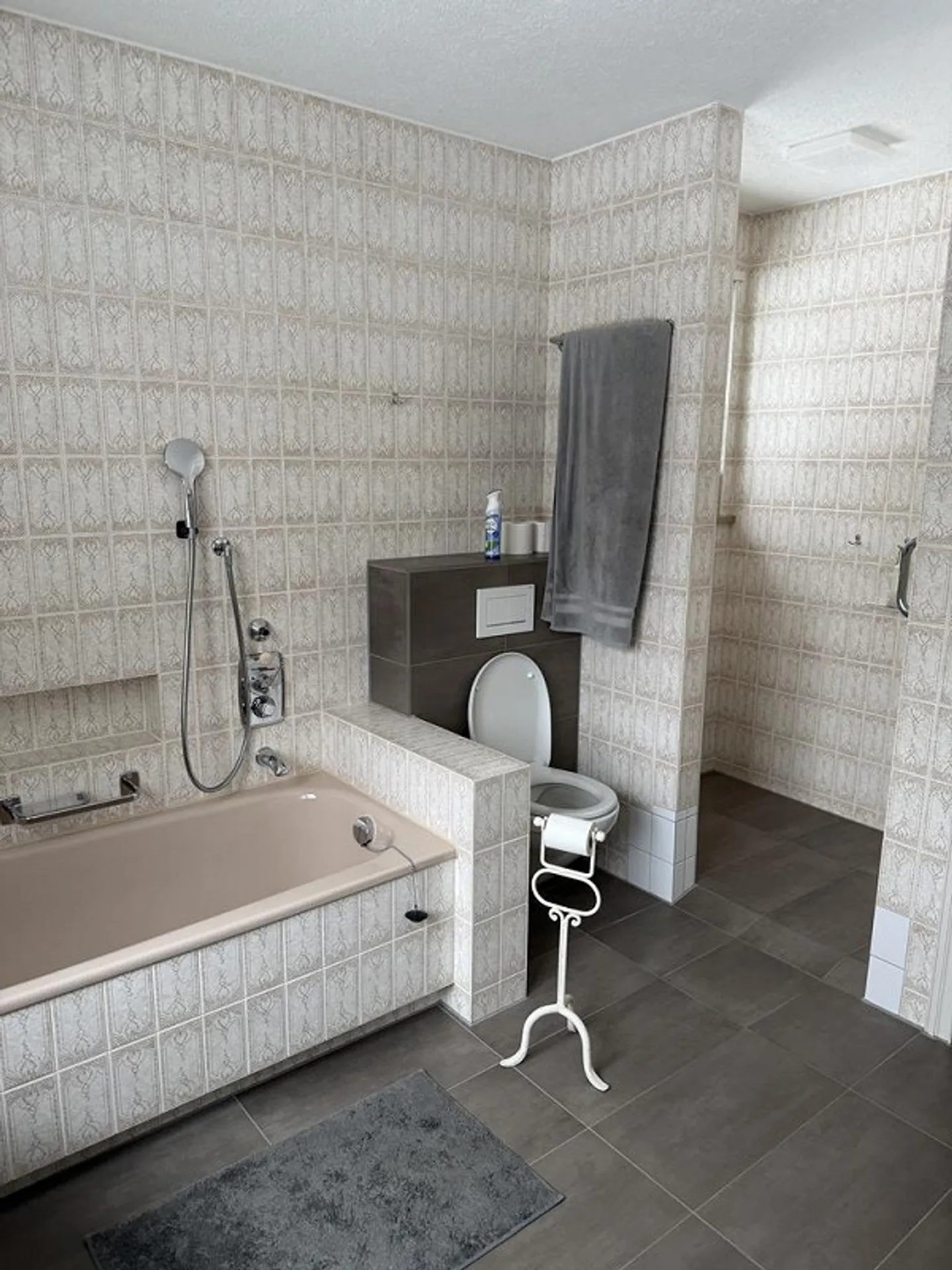 9-Zimmer-Einfamilienhaus in Adlikon - Foto 7 von 12