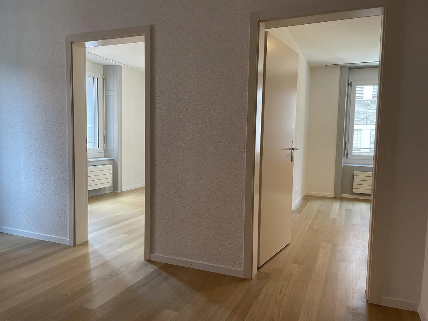 Appartamento ristrutturato di 2,5 locali con balcone nel vivace quartiere 4 - Foto 8 di 9