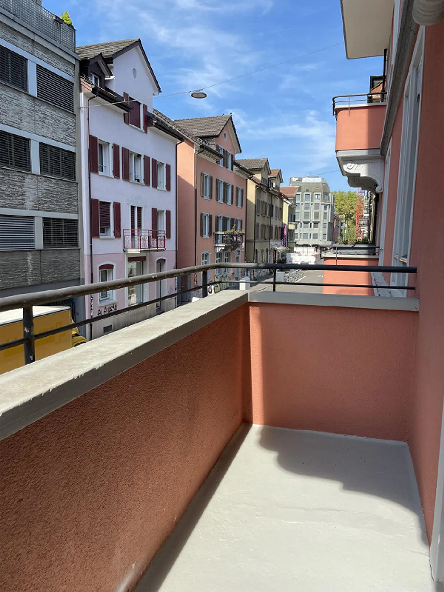 Appartamento ristrutturato di 2,5 locali con balcone nel vivace quartiere 4 - Foto 9 di 9