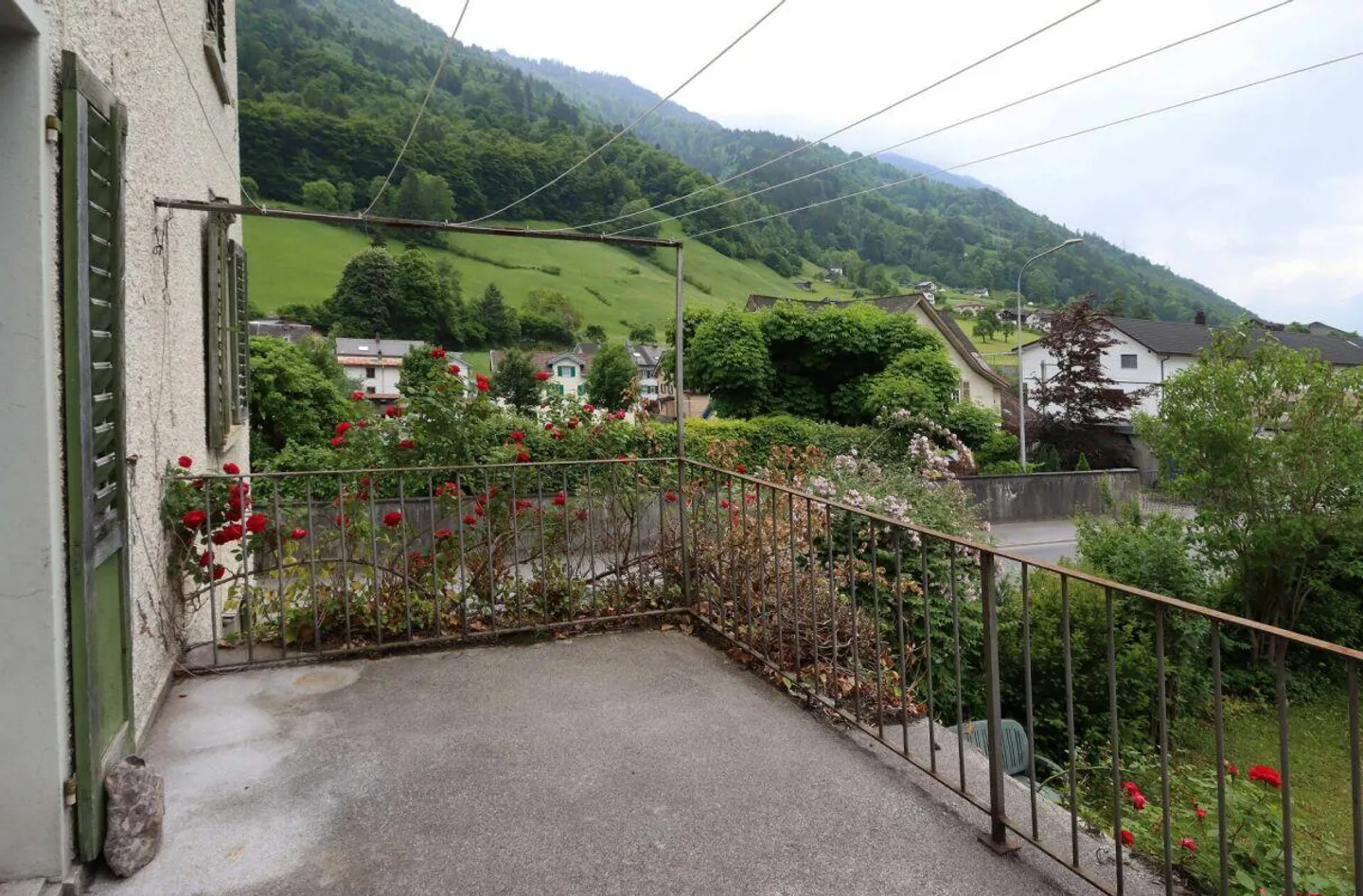 Spacious Corner Townhouse with Large Garden in Sunny and Central Location - Photo 4 of 25