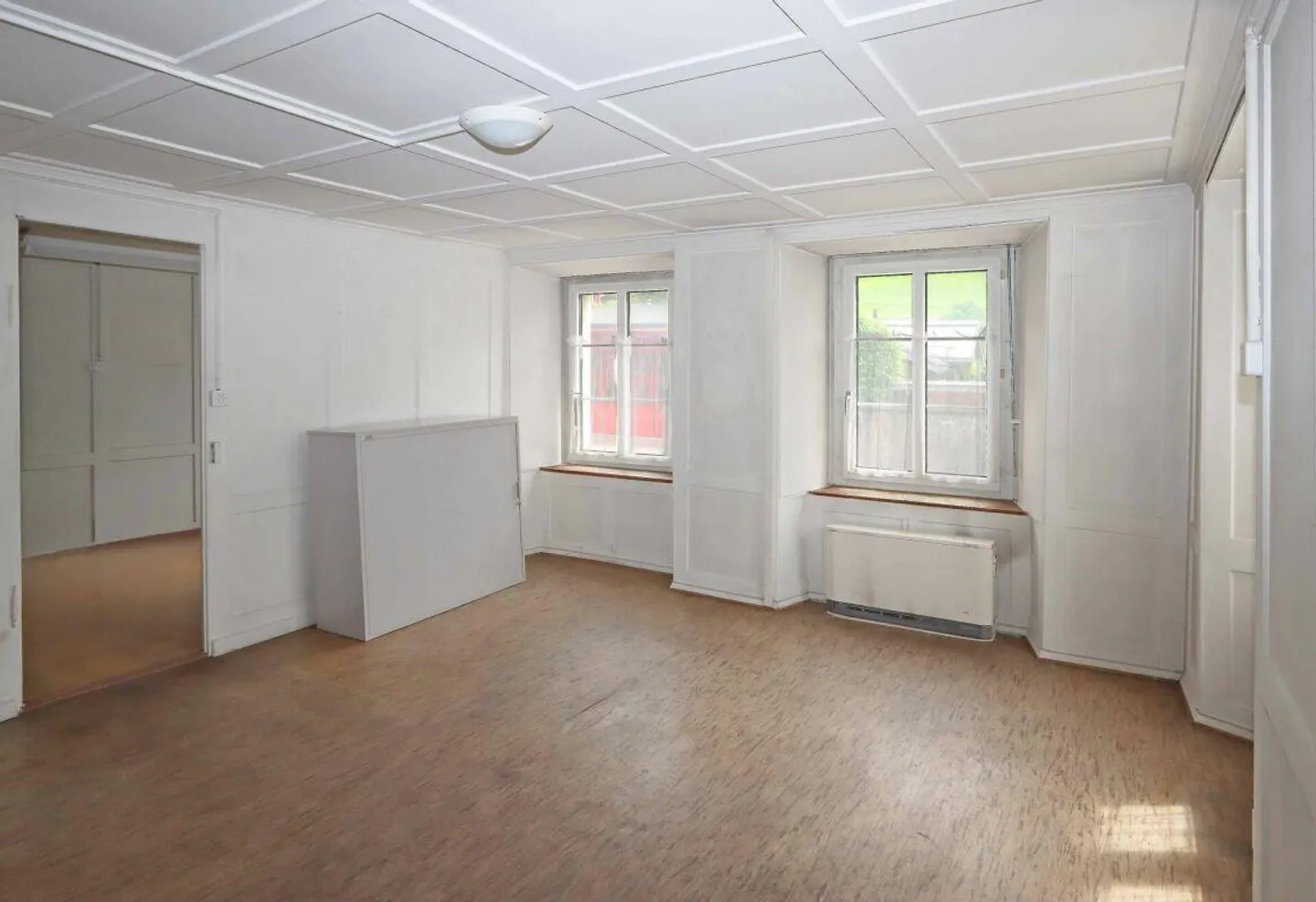 Spacious Corner Townhouse with Large Garden in Sunny and Central Location - Photo 5 of 25