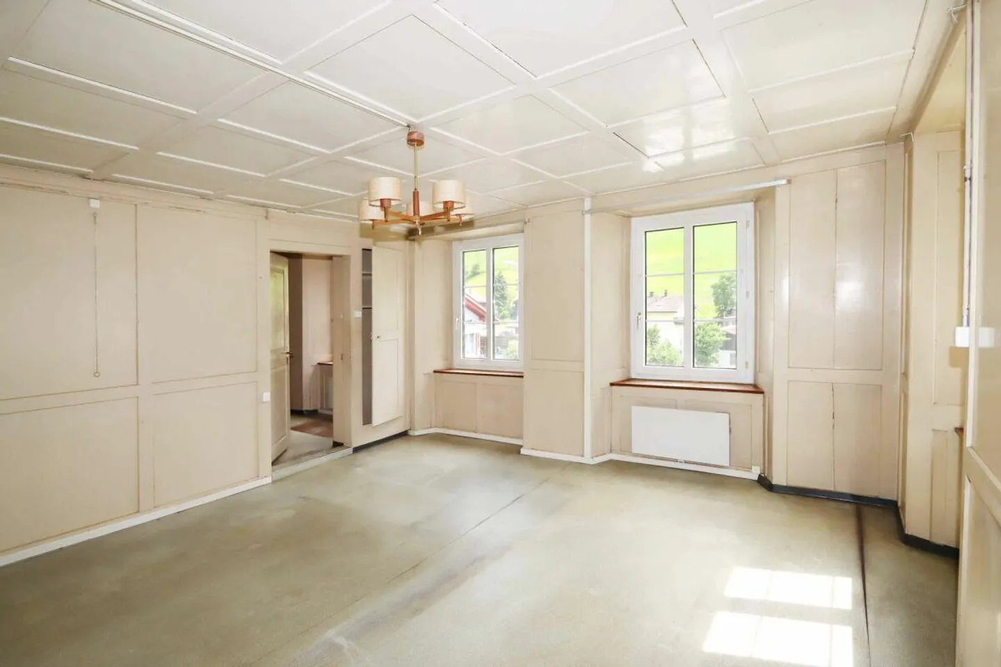 Spacious Corner Townhouse with Large Garden in Sunny and Central Location - Photo 13 of 25